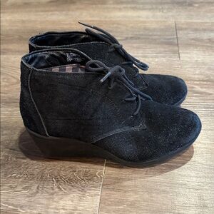 White Mountain Kahlua Suede Wedge Ankle Booties Size 8.5